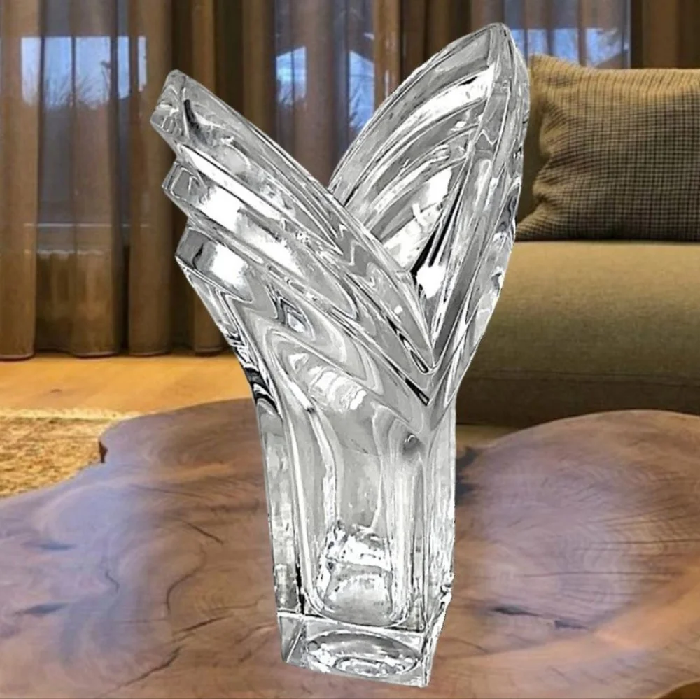 Mikasa arrangements signs over